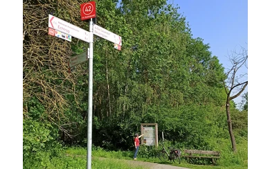 Die Knotenpunkttafeln entlang der Route geben darüber Aufschluss, wo man sich gerade befindet und was es in der Nähe zu sehen gibt.